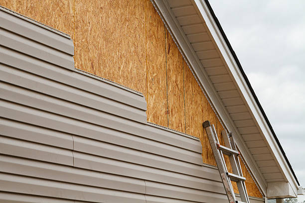 Professional Fiber Cement Siding technician working in Jacksonville Beach, FL